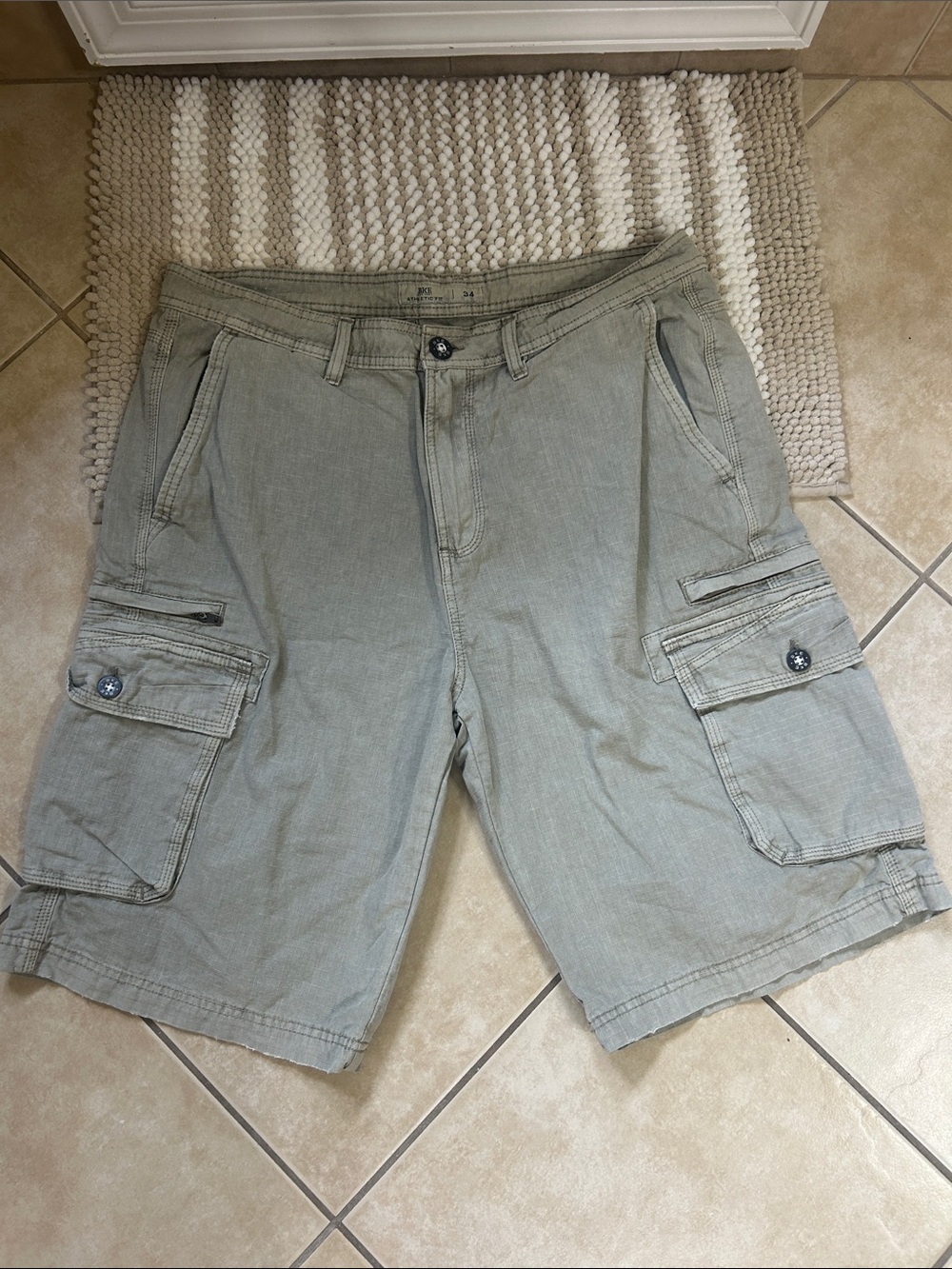 BKE Men's Cargo Shorts in Light Olive
